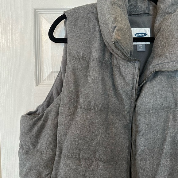 XXL Gray Puffer Vest - Picture 4 of 5